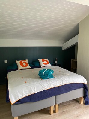 5 Schlafzimmer, Bügeleisen/Bügelbrett, WLAN