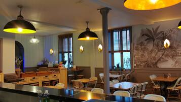 Daily continental breakfast (EUR 11 per person)