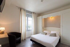 1 habitación, decoración personalizada y muebles diferentes 