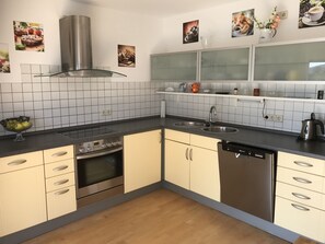 Refrigerador, horno, parrilla de estufa y lavavajillas 