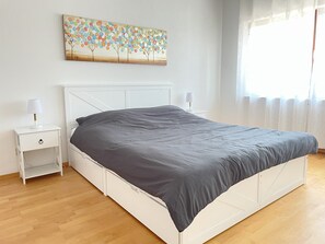 1 habitación, tabla de planchar con plancha, wifi gratis y ropa de cama 