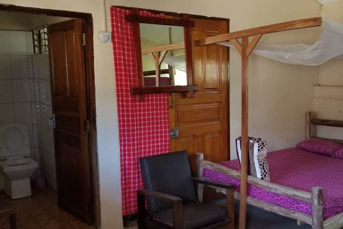 Habitación triple familiar | Decoración personalizada, muebles diferentes, escritorio y wifi gratis