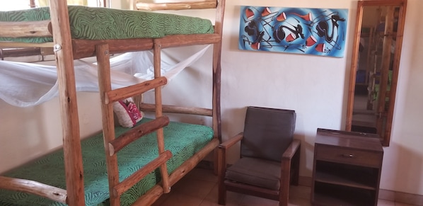 Dormitorio compartido Confort | Decoración personalizada, muebles diferentes, escritorio y wifi gratis 