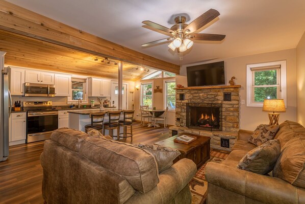 Televisio, takka, Netflix, pöytäjalkapallopöytä