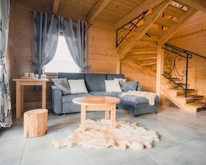 Chalet Deluxe, vue montagne | Salle de séjour | Télévision à écran plat