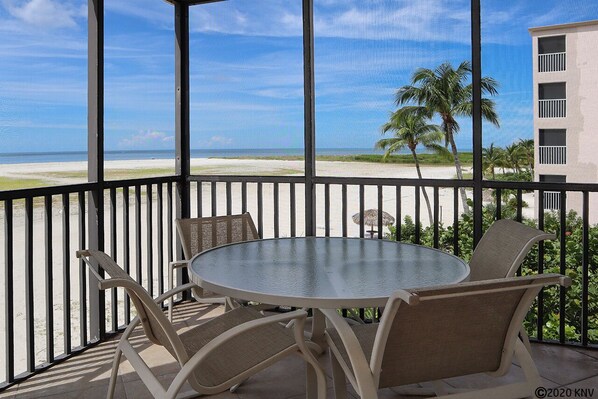 Outdoor dining - Gulf Front 2B/2B Vacation Condo At Carlos Pointe Beach Club With Amazing Views! (Fort Myers Beach)
