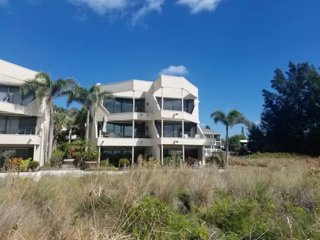 Ocean view townhouse/First line on the beach!