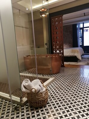 Junior Suite, 1 King Bed | Bathroom - Hotel Boutique Rayón 50 (Morelia)