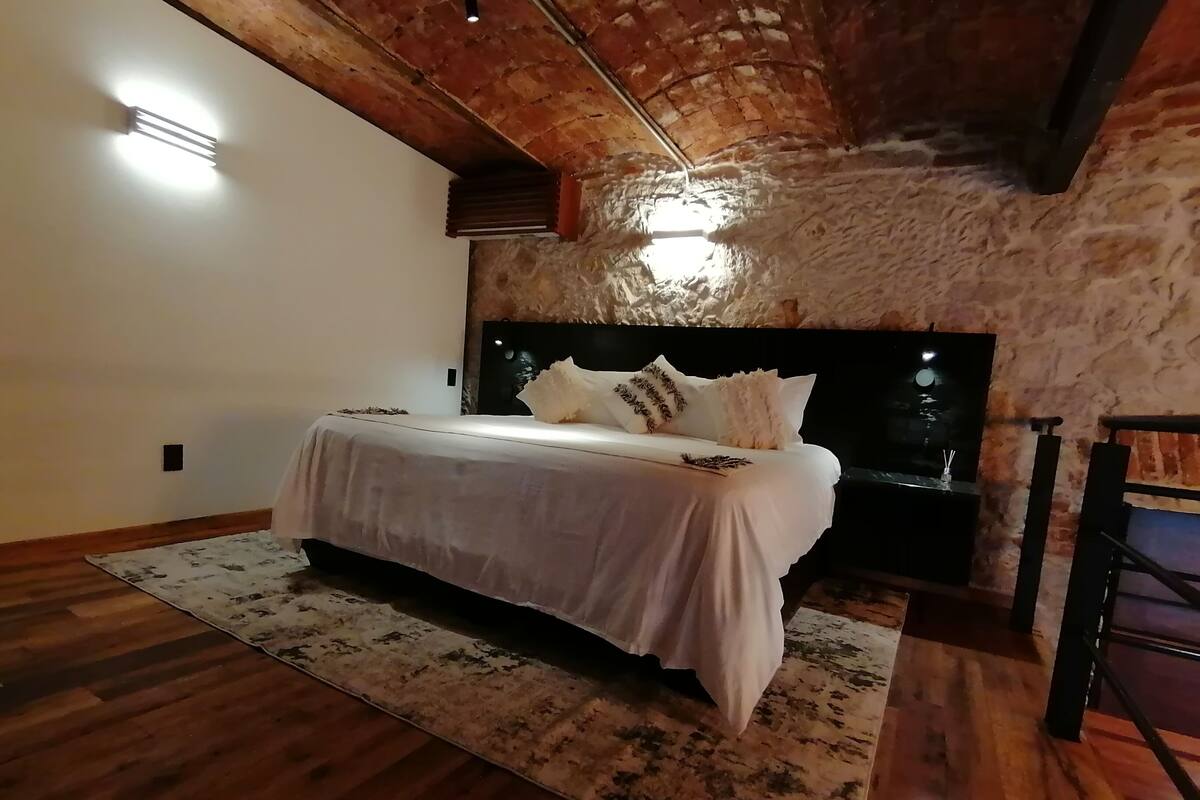 Suite familiar (2 King Size Beds) | Escritorio, sistema de insonorización, wifi gratis y ropa de cama