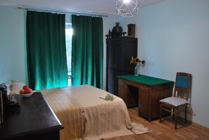1 chambre, bureau, fer et planche à repasser, Wi-Fi