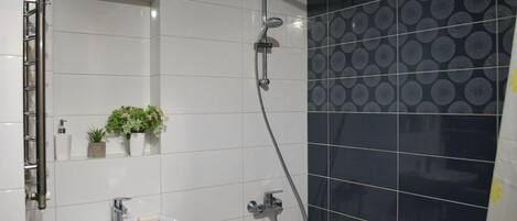 Toallas, jabón, papel de baño