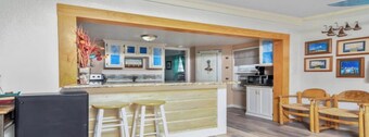 Shark Shack sleeps 9 people 🤩  gorgeous ocean view from house 