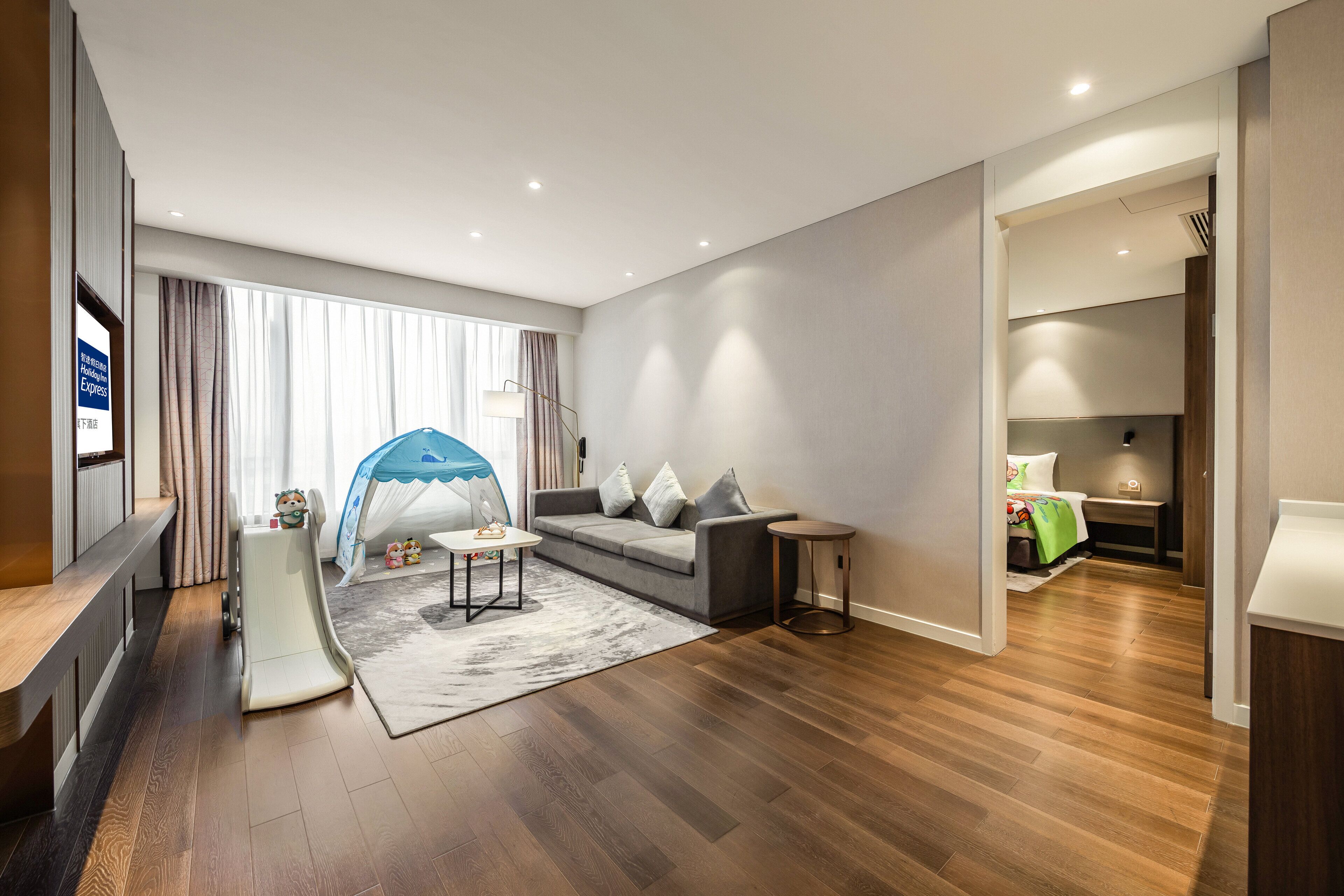 1 bedroom, in-room safe, soundproofing