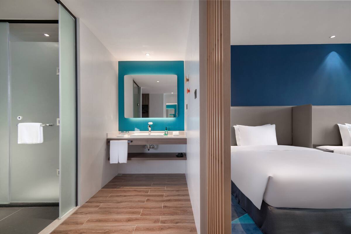 Standard Room, 2 Double Beds | In-room safe, soundproofing