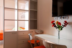 1 chambre, fer et planche Ă repasser, Wi-Fi, draps fournis