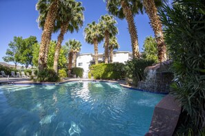 Piscina interna, piscina externa