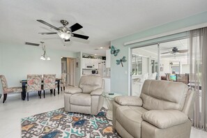 Smart TV, reproductor de DVD y libros 