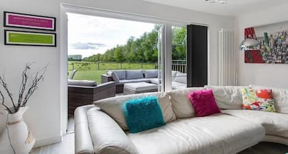 Party Lodge - luxury 4-bedroom lodge with private hot tub, large gardens, barbecue area, lovely view