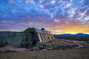 Outdoor dining - Spectacular Earthship (El Prado)