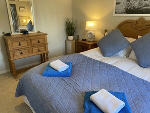 3 habitaciones, escritorio, tabla de planchar con plancha y wifi 
