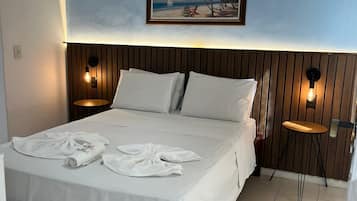 Eenvoudige tweepersoonskamer | Een minibar, gratis wifi, beddengoed