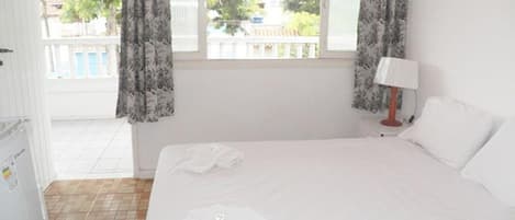 Habitación básica doble | Minibar, wifi gratis y ropa de cama