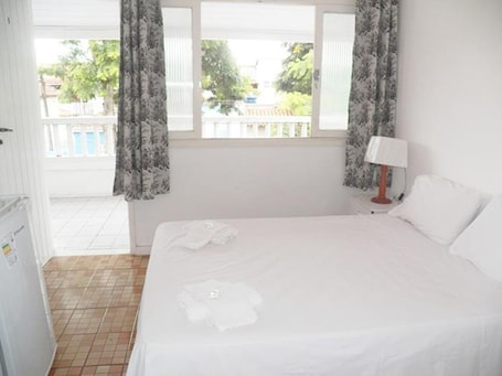 Basic Double Room | Minibar, free WiFi, bed sheets