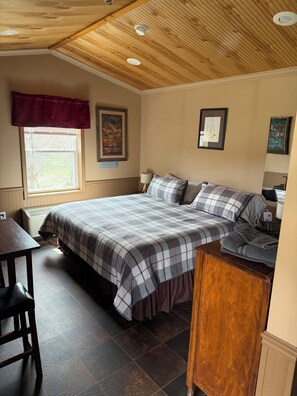 1 bedroom, WiFi, bed sheets - Kara Creek Ranch - King Bed Cabin with Kitchen #6 (Sundance)