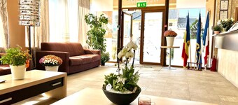 Hotel Oxford Inn & Suites