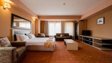 Deluxe lakosztály, erkély | 1 hálószoba, minibár, íróasztal és hangszigetelés