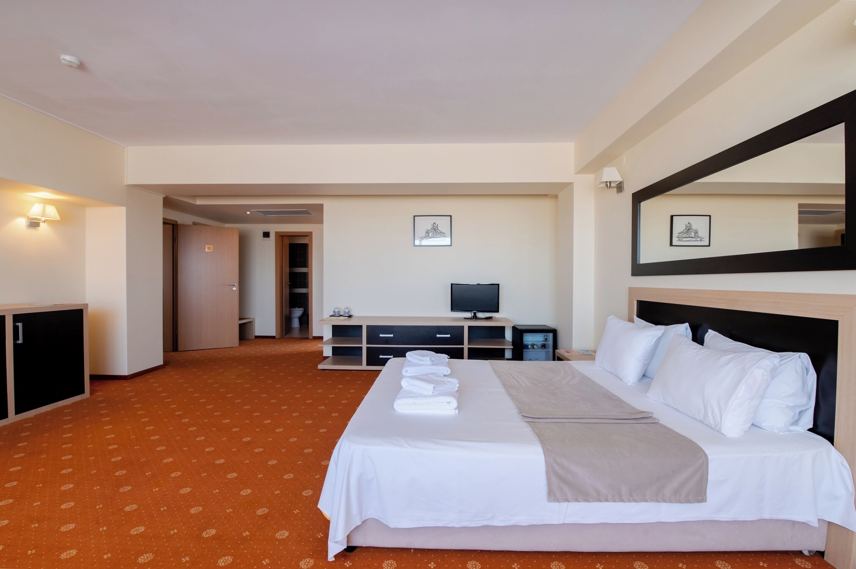 Suite familiar, Terraza | Minibar, escritorio, insonorización y wifi gratis 