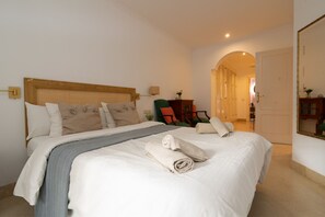 2 bedrooms, iron/ironing board, free WiFi, bed sheets - White Pearl beach J4, ground floor apartment next to Elviria beach (Marbella)
