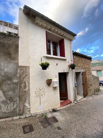 13 Rue des Remparts, Agel France