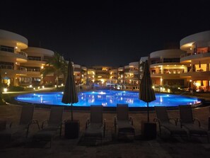 Piscina coperta, piscina all'aperto