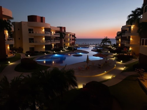 LUXURY 3br BEACH FRONT VACATION PROPERTIES 