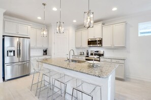 Fridge, microwave, oven, stovetop - *NAPLES HOUSE WITH POOL near Marco Island (Naples)