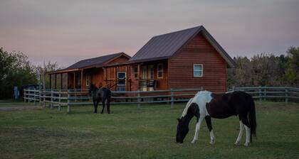 Kara Creek Ranch - Double Bed Cabin with Kitchen #7