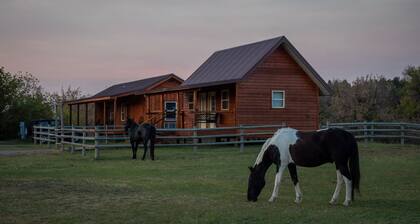 Kara Creek Ranch - Double Bed Cabin with Kitchen (#7)