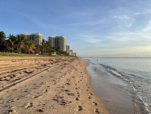 Beach nearby, sun loungers, beach towels - PRIVATE 2/2, STEPS TO THE BEACH, 2 CARS FREE GARAGE ⭐️⭐️⭐️⭐️⭐️ (Fort Lauderdale)