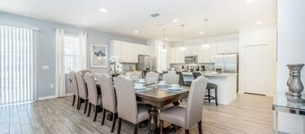 Amazingly spacious home, heated pool & spa, close to Disney World & premier golf