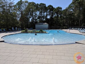 Outdoor pool, a heated pool - "Linkside Luau" - Booking Fall Break with a Golf Cart - Booking Fast! (Destin)