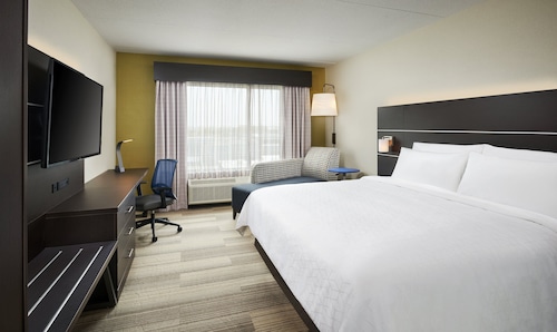 Holiday Inn Express & Suites Windsor East - Lakeshore by IHG