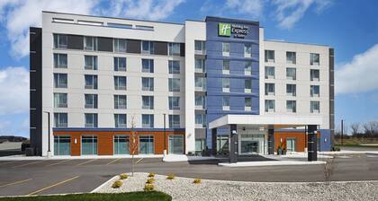 Holiday Inn Express & Suites Windsor East - Lakeshore by IHG