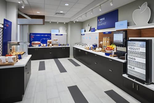 Buffet déjeuner gratuit tous les jours