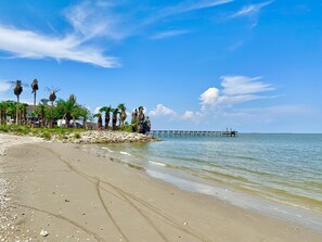 Ranta lähistöllä, rantapyyhkeitä