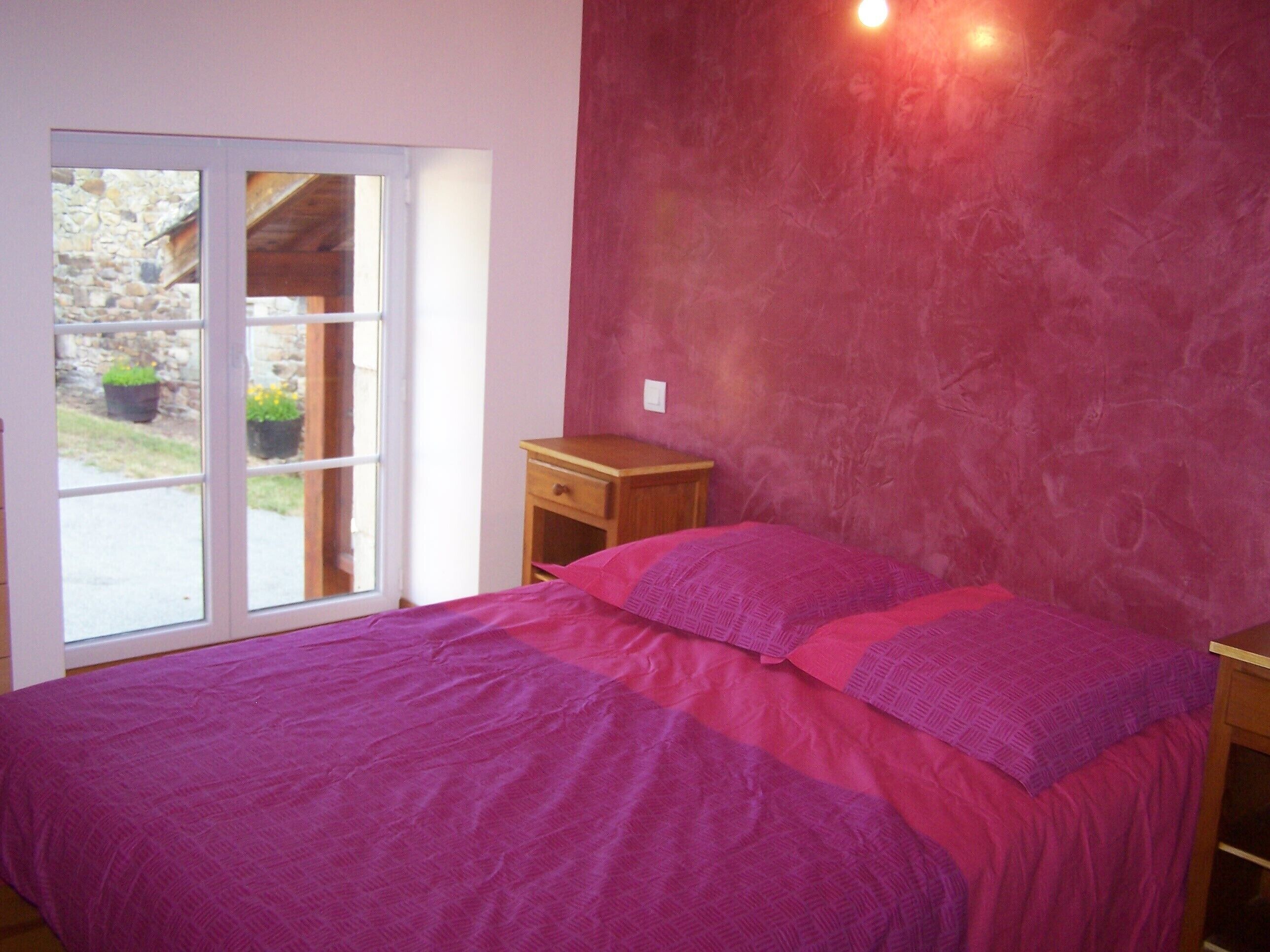 2 habitaciones, tabla de planchar con plancha, cunas y wifi gratis 