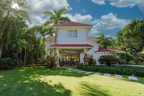 المنشأة من الخارج