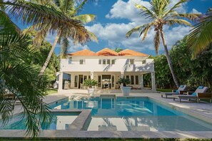 Indoor pool, outdoor pool - Wonderful Villa in Tortuga, Punta Cana Resort (Punta Cana)