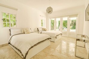 4 عدّة غرف نوم ومكواة/لوح كي وواي فاي