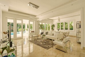 Smart TV, stereo - Wonderful Villa in Tortuga, Punta Cana Resort (Punta Cana)